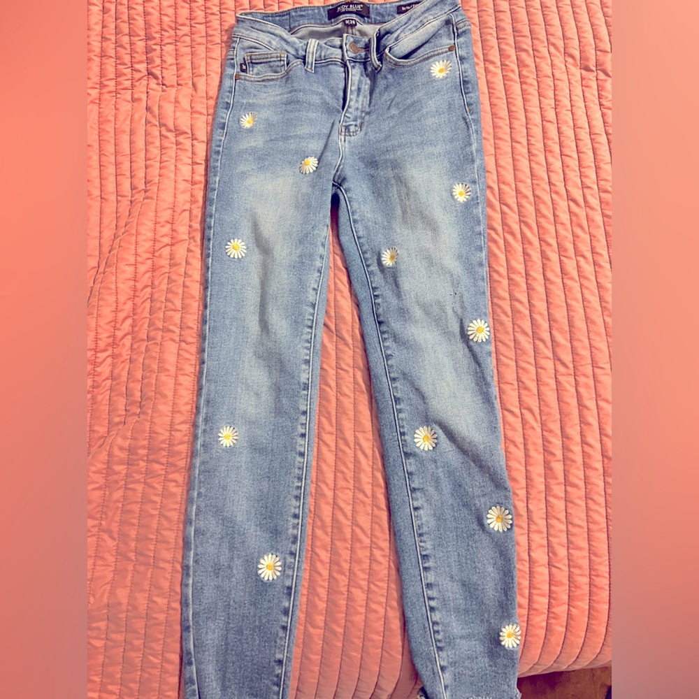 Judy blue daisy skinnies!
